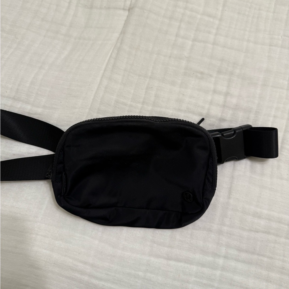 Black Women's Lululemon Belt Bag
